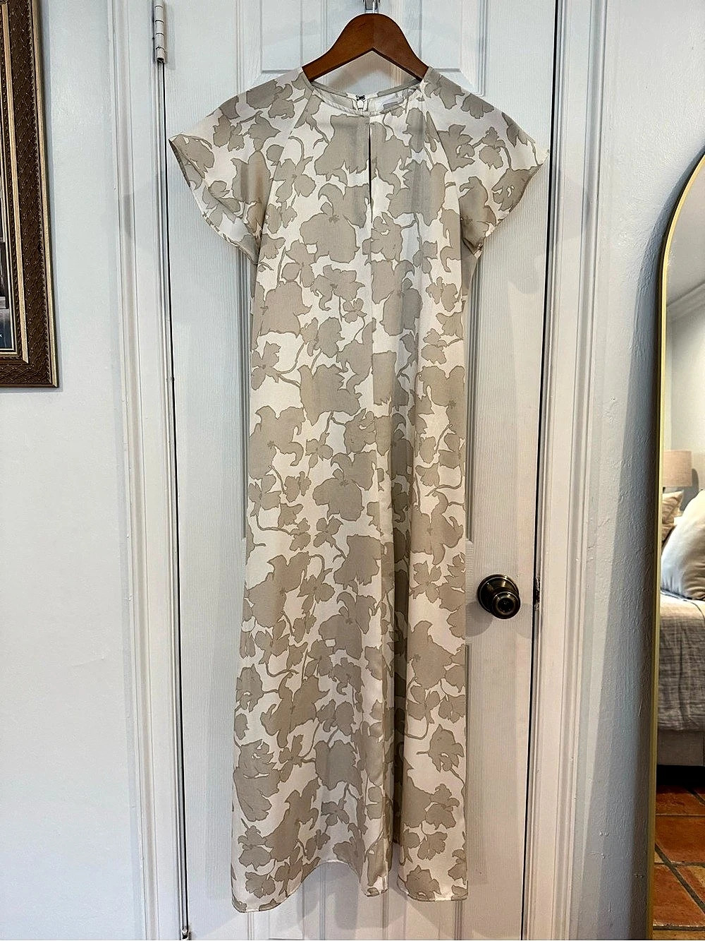 Nordstrom Rack Ivory Beige Floral Maxi Dress Flutter Sleeve Size S